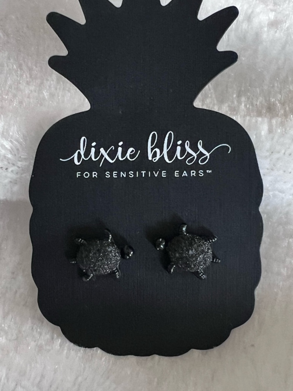 Black turtle earrings, brand new